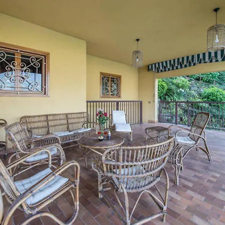 Doctor's House, On Lake Como Holiday home